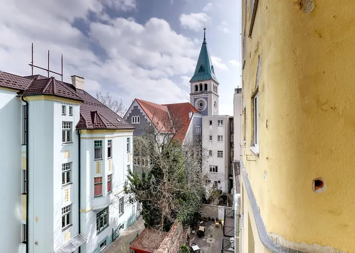 Star Stylish On The Famous Pedestrian Zone *